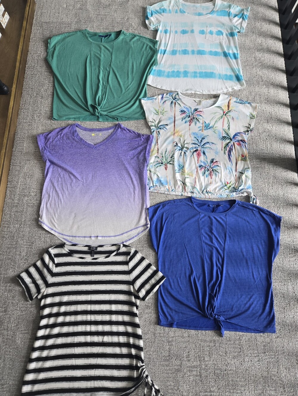 Bundle Of 6 Women's Short Sleeve Tops Size Large